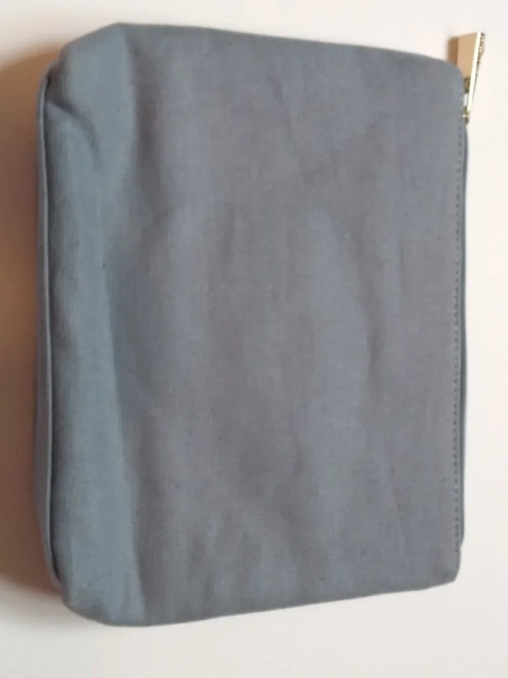 NWOT Spartina 449 Blue and Gold Cosmetic Case